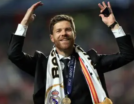 库尔图瓦剖析皇马困境：坚守信念，共克时艰