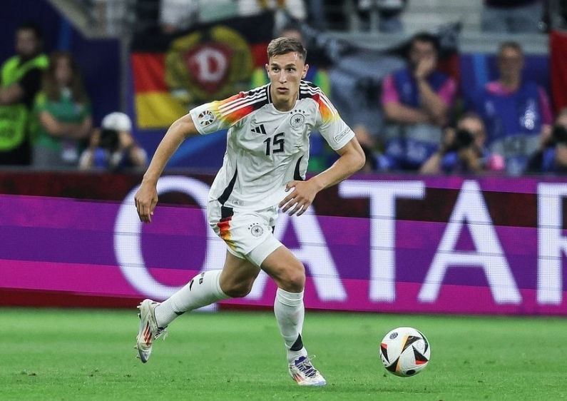 胡梅尔斯谈施洛特贝克未来：多特留人存变数，冠军梦或成转会推手